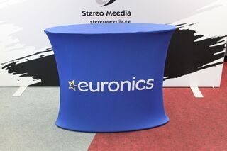 Euronicsi logoga reklaamlaud